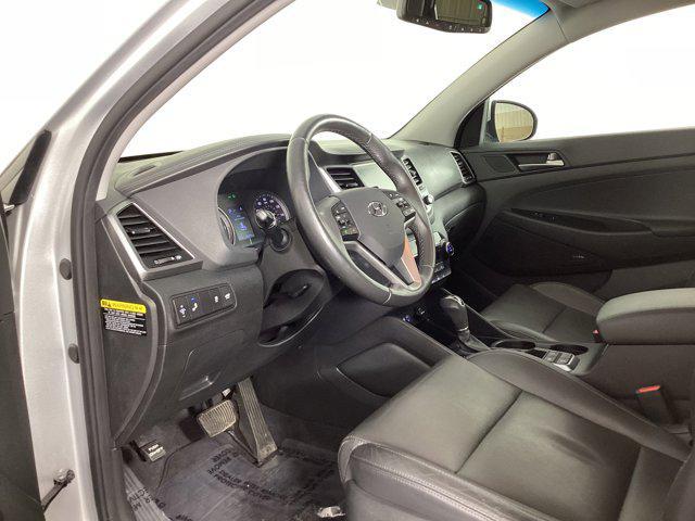 Photo of 2018 Molten Silver Hyundai TUCSON