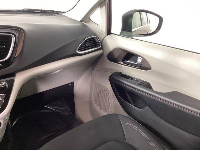 Photo of 2019 Velvet Red Pearlcoat Chrysler Pacifica