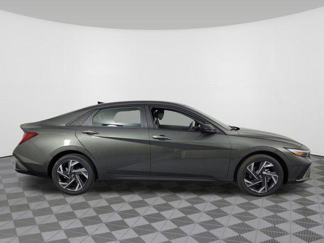 Photo of 2025 Amazon Gray Hyundai ELANTRA HEV