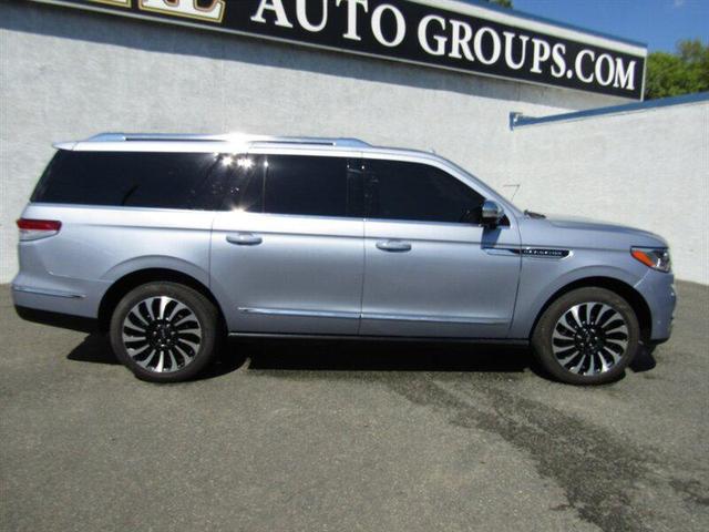 Photo of 2024 Chroma Crystal Blue Metallic Premium Colorant Lincoln Navigator