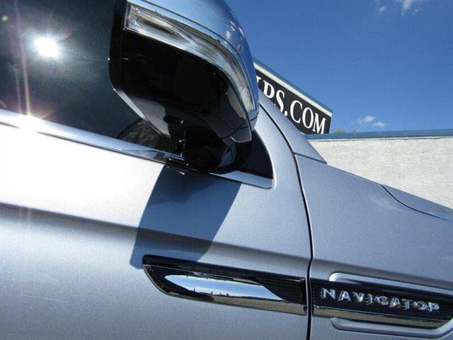 Photo of 2024 Chroma Crystal Blue Metallic Premium Colorant Lincoln Navigator