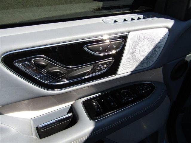 Photo of 2024 Chroma Crystal Blue Metallic Premium Colorant Lincoln Navigator