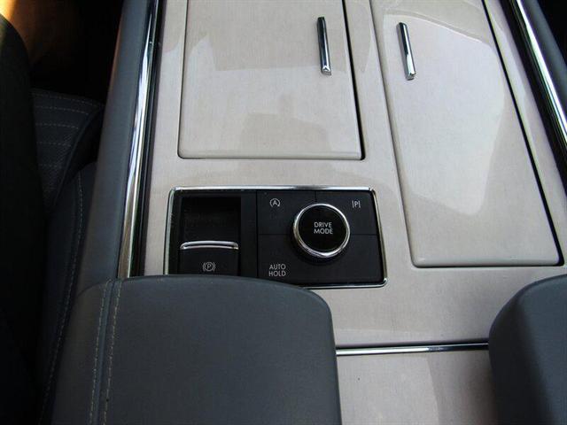 Photo of 2024 Chroma Crystal Blue Metallic Premium Colorant Lincoln Navigator