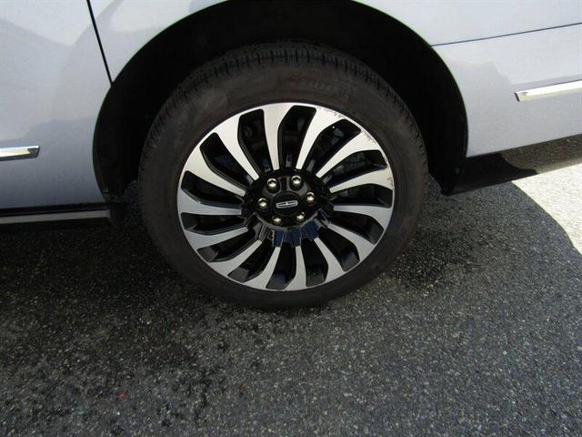 Photo of 2024 Chroma Crystal Blue Metallic Premium Colorant Lincoln Navigator