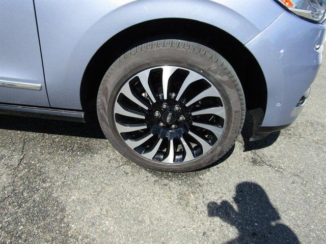 Photo of 2024 Chroma Crystal Blue Metallic Premium Colorant Lincoln Navigator