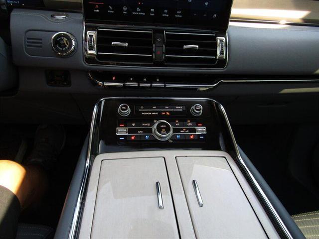 Photo of 2024 Chroma Crystal Blue Metallic Premium Colorant Lincoln Navigator