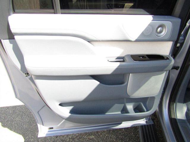 Photo of 2024 Chroma Crystal Blue Metallic Premium Colorant Lincoln Navigator