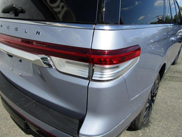 Photo of 2024 Chroma Crystal Blue Metallic Premium Colorant Lincoln Navigator