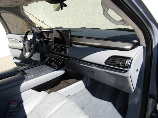Photo of 2024 Chroma Crystal Blue Metallic Premium Colorant Lincoln Navigator