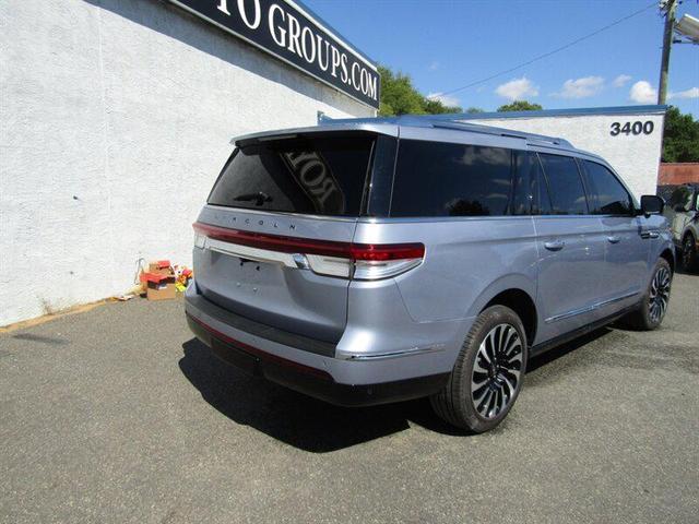 Photo of 2024 Chroma Crystal Blue Metallic Premium Colorant Lincoln Navigator