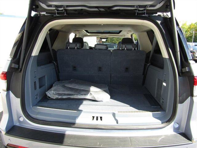 Photo of 2024 Chroma Crystal Blue Metallic Premium Colorant Lincoln Navigator