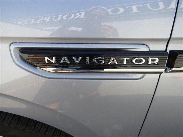 Photo of 2024 Chroma Crystal Blue Metallic Premium Colorant Lincoln Navigator