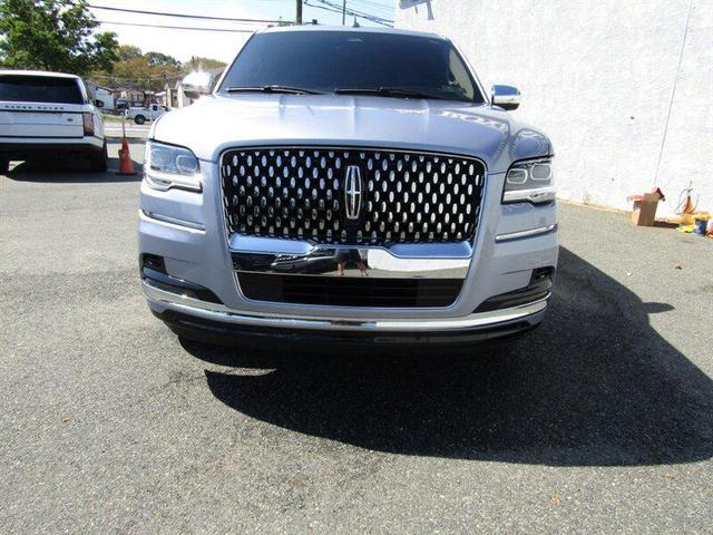 Photo of 2024 Chroma Crystal Blue Metallic Premium Colorant Lincoln Navigator
