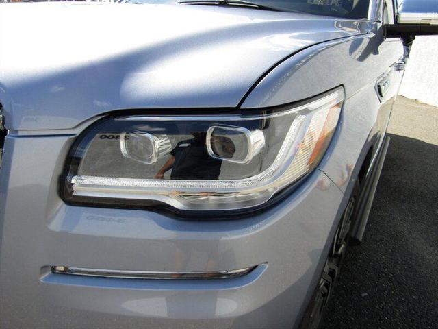 Photo of 2024 Chroma Crystal Blue Metallic Premium Colorant Lincoln Navigator