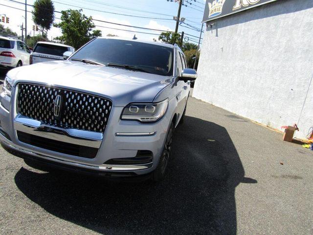 Photo of 2024 Chroma Crystal Blue Metallic Premium Colorant Lincoln Navigator