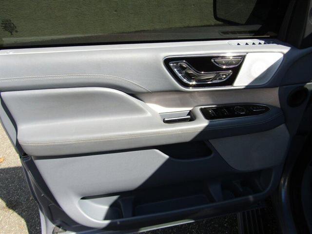 Photo of 2024 Chroma Crystal Blue Metallic Premium Colorant Lincoln Navigator