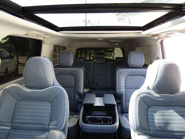 Photo of 2024 Chroma Crystal Blue Metallic Premium Colorant Lincoln Navigator