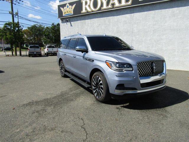 Photo of 2024 Chroma Crystal Blue Metallic Premium Colorant Lincoln Navigator