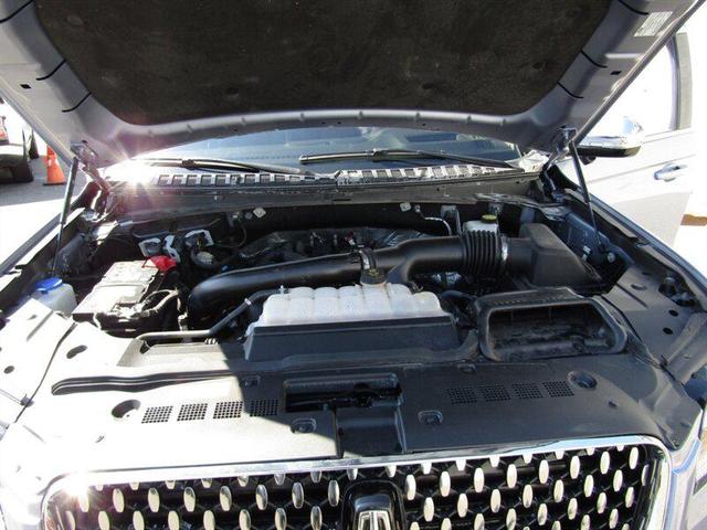 Photo of 2024 Chroma Crystal Blue Metallic Premium Colorant Lincoln Navigator