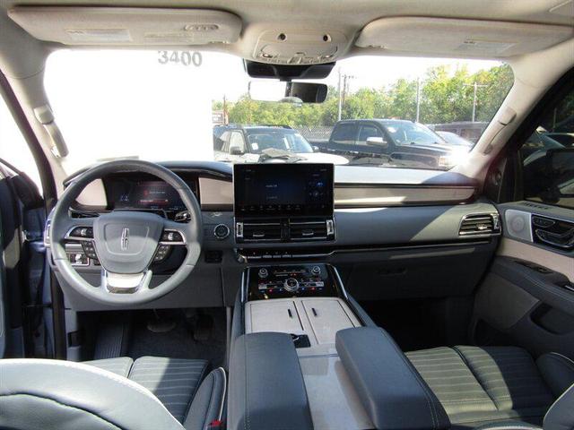 Photo of 2024 Chroma Crystal Blue Metallic Premium Colorant Lincoln Navigator