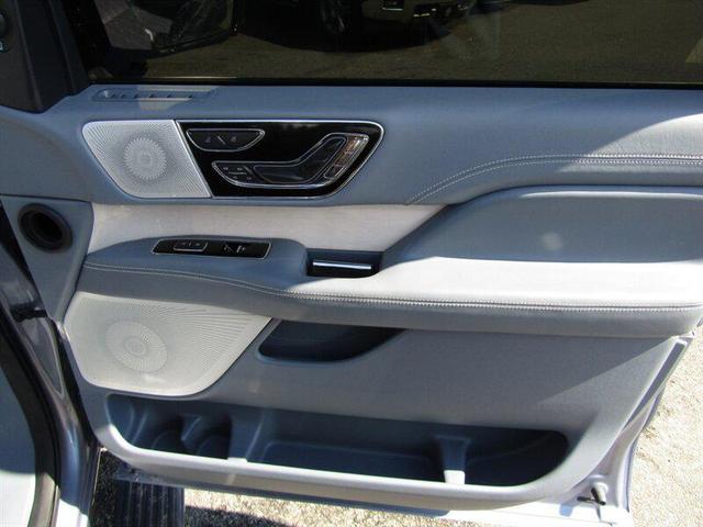 Photo of 2024 Chroma Crystal Blue Metallic Premium Colorant Lincoln Navigator