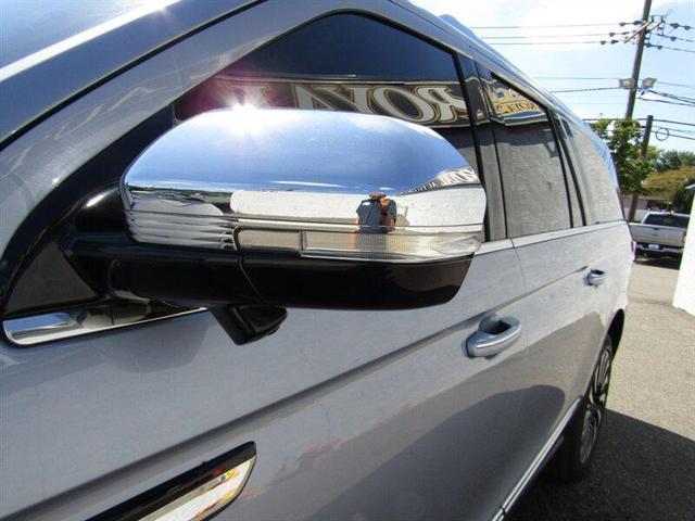 Photo of 2024 Chroma Crystal Blue Metallic Premium Colorant Lincoln Navigator