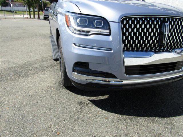 Photo of 2024 Chroma Crystal Blue Metallic Premium Colorant Lincoln Navigator