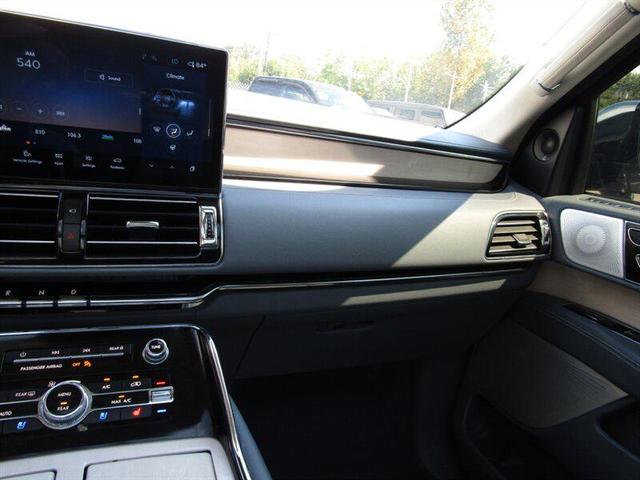 Photo of 2024 Chroma Crystal Blue Metallic Premium Colorant Lincoln Navigator