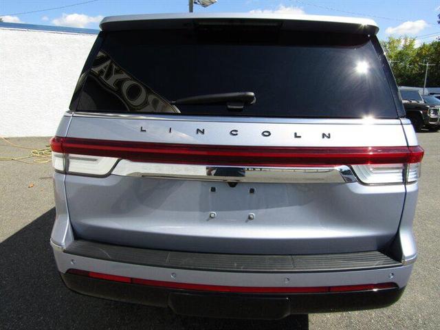 Photo of 2024 Chroma Crystal Blue Metallic Premium Colorant Lincoln Navigator