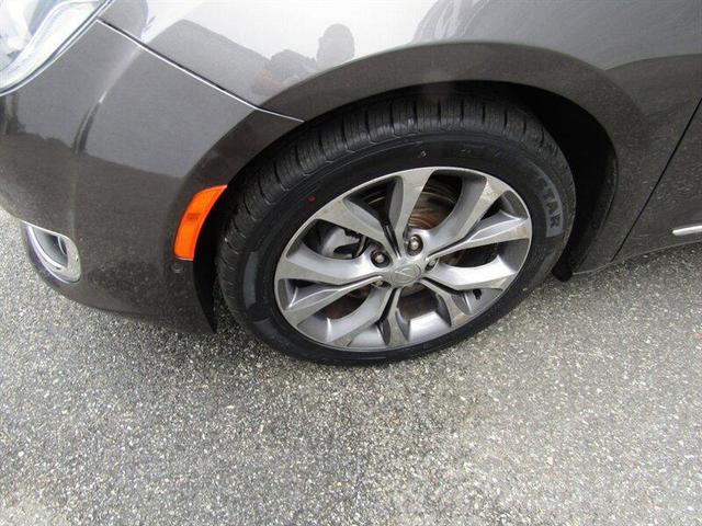 Photo of 2020 Velvet Red Pearlcoat Chrysler Pacifica