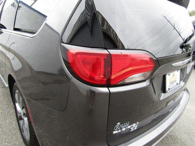 Photo of 2020 Velvet Red Pearlcoat Chrysler Pacifica