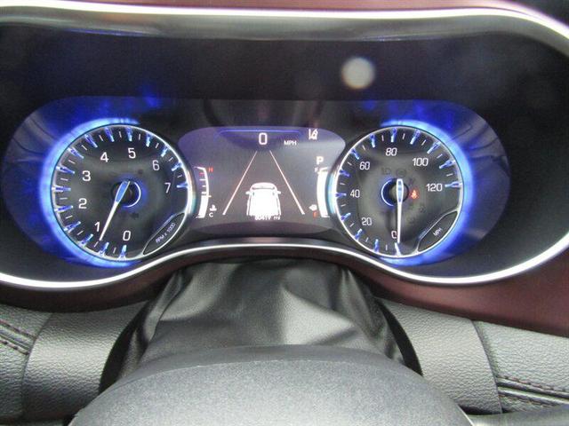 Photo of 2020 Velvet Red Pearlcoat Chrysler Pacifica