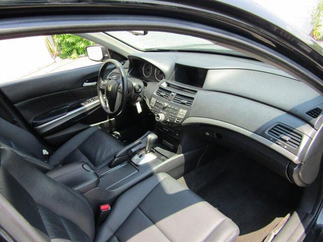 Photo of 2008 Royal Blue Pearl Honda Accord