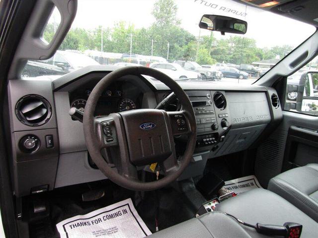 Photo of 2016 Oxford White Ford F-350