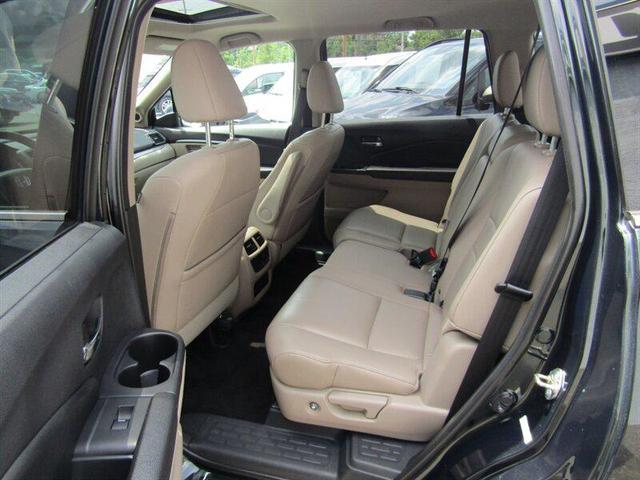 Photo of 2016 Black Forest Pearl Honda Pilot