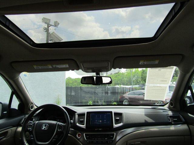 Photo of 2016 Black Forest Pearl Honda Pilot