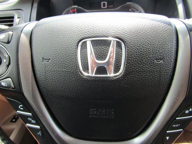 Photo of 2016 Black Forest Pearl Honda Pilot