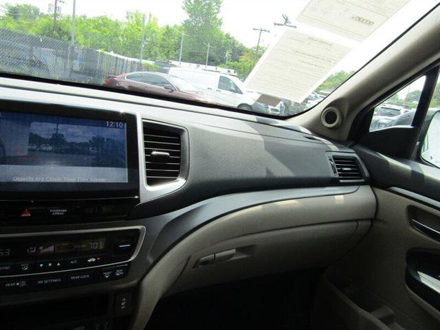 Photo of 2016 Black Forest Pearl Honda Pilot