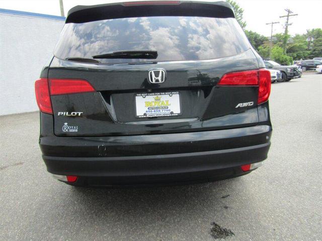 Photo of 2016 Black Forest Pearl Honda Pilot