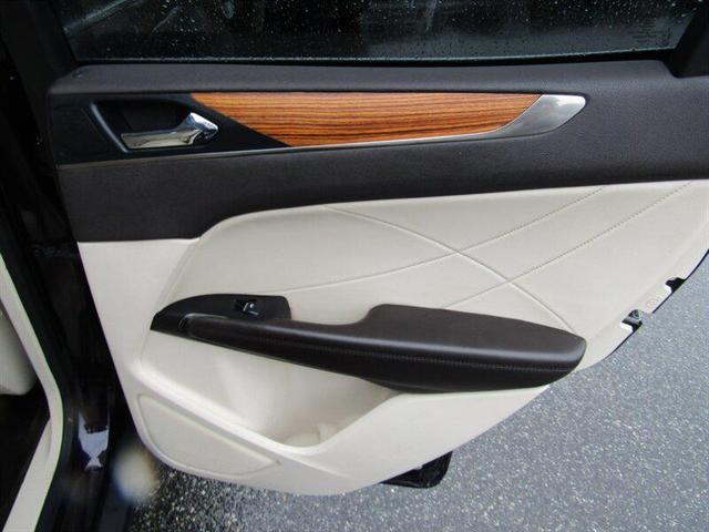 Photo of 2015 Tuxedo Black Metallic Lincoln MKC