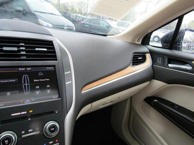 Photo of 2015 Tuxedo Black Metallic Lincoln MKC