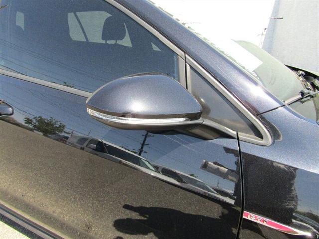 Photo of 2020 Deep Black Pearl Volkswagen Golf