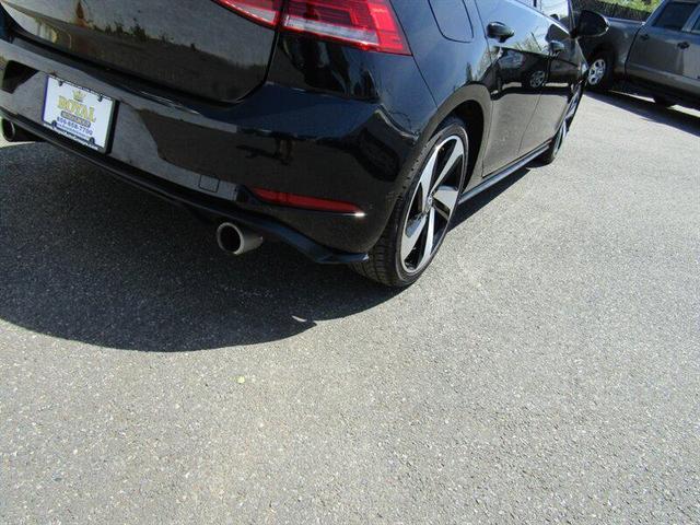Photo of 2020 Deep Black Pearl Volkswagen Golf