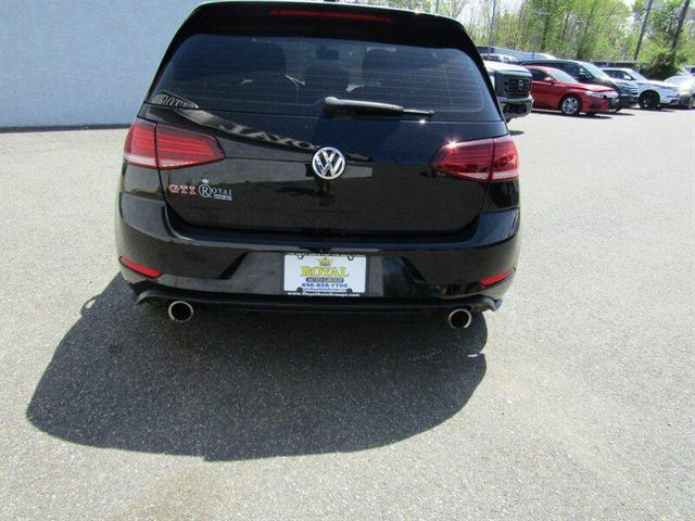 Photo of 2020 Deep Black Pearl Volkswagen Golf