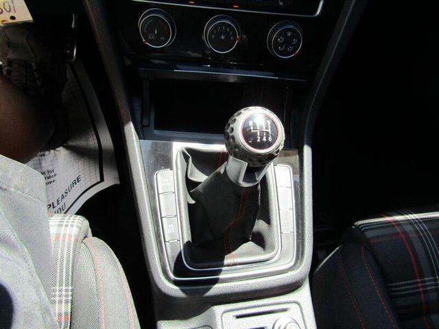 Photo of 2020 Deep Black Pearl Volkswagen Golf