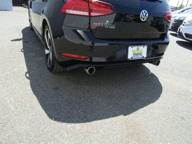 Photo of 2020 Deep Black Pearl Volkswagen Golf