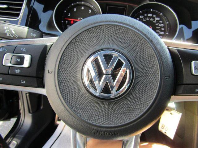 Photo of 2020 Deep Black Pearl Volkswagen Golf
