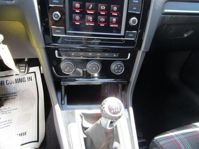 Photo of 2020 Deep Black Pearl Volkswagen Golf