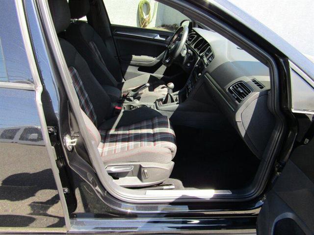 Photo of 2020 Deep Black Pearl Volkswagen Golf