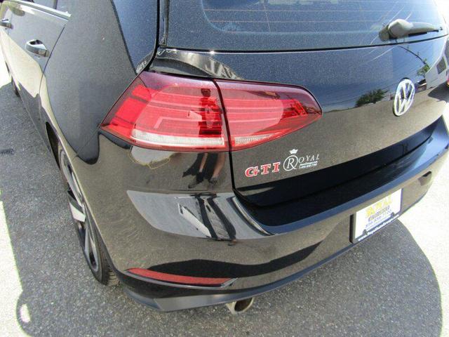 Photo of 2020 Deep Black Pearl Volkswagen Golf
